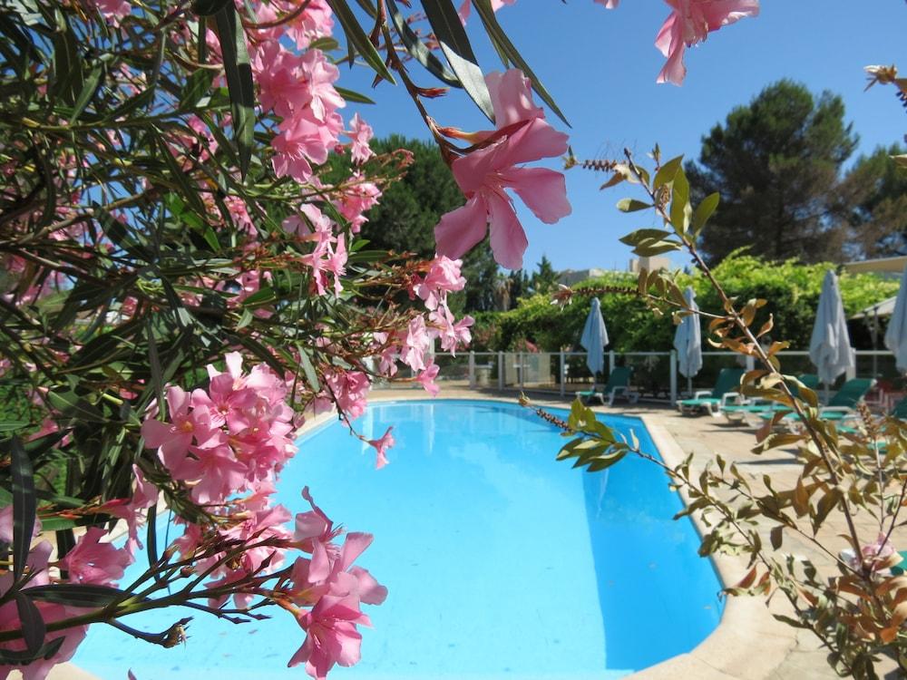 Ibis Nimes Ouest - A9 Nîmes Exterior foto